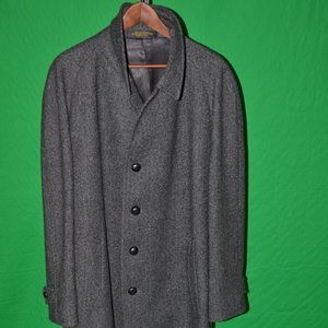 GEORGETOWN UNIVERSITY SHOP BLACK AND GRAY  MEN'S 100 % WOOL COAT